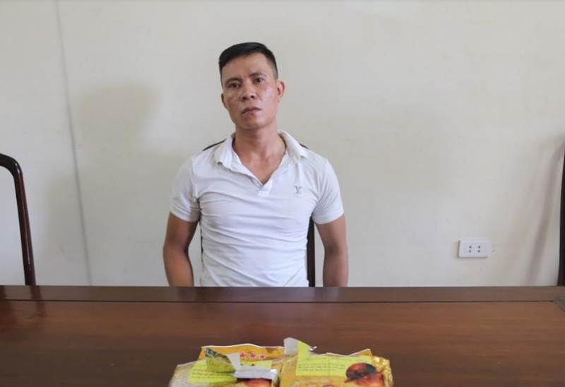 vua ra tu lai bi bat vi "cong" thue 2 kg ma tuy da hinh 1