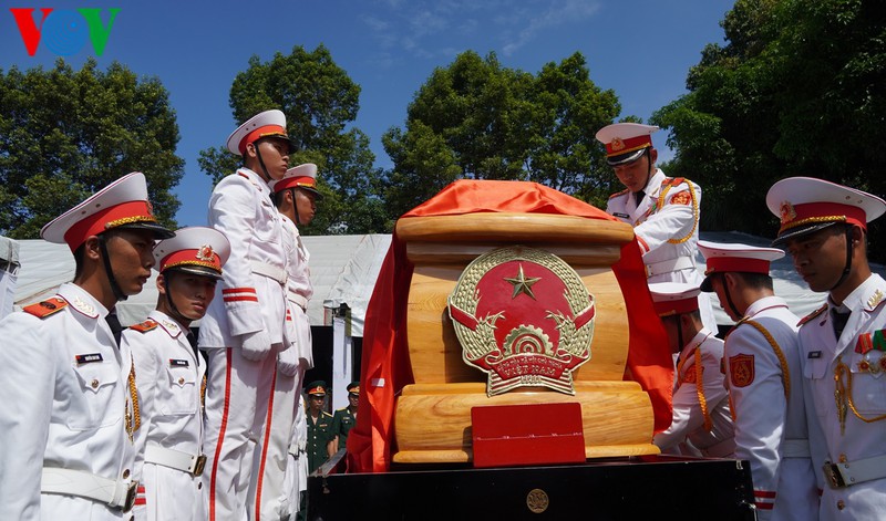anh: le truy dieu, tien dua nha tinh bao tran quoc huong hinh 14