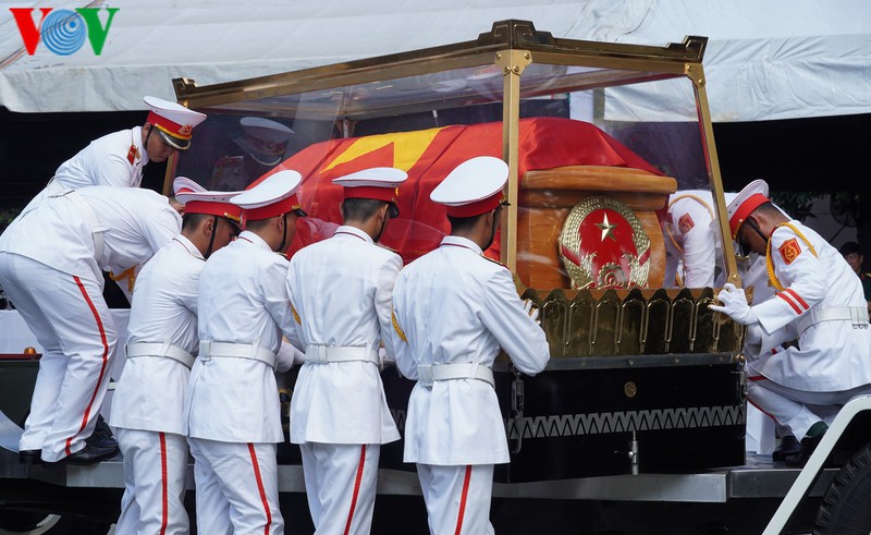 anh: le truy dieu, tien dua nha tinh bao tran quoc huong hinh 15