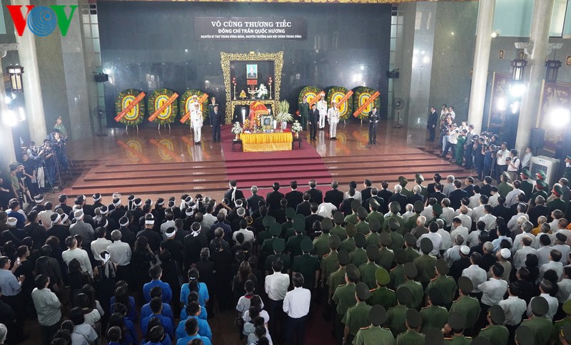anh: le truy dieu, tien dua nha tinh bao tran quoc huong hinh 1