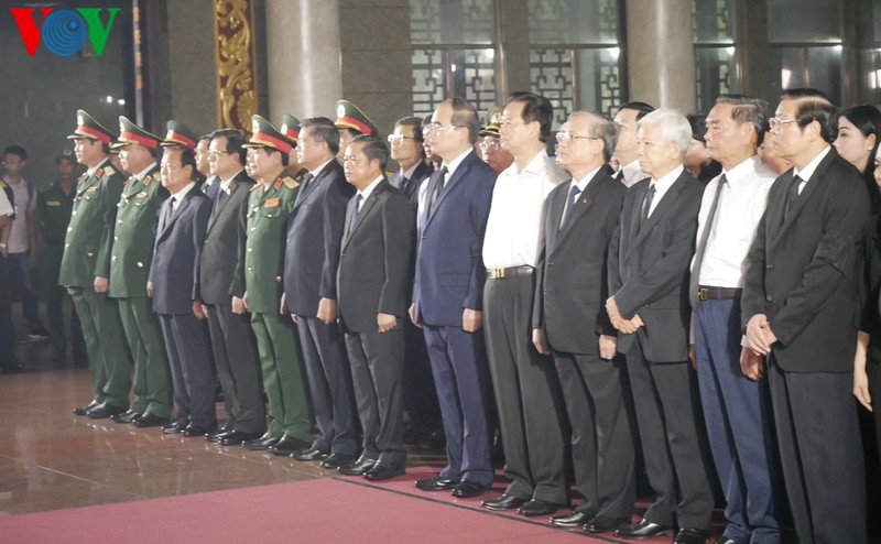 anh: le truy dieu, tien dua nha tinh bao tran quoc huong hinh 2