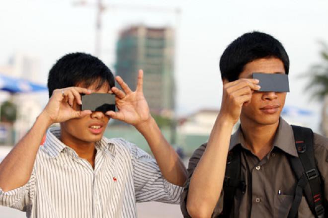 lam sao de xem nhat thuc khong gay hai cho thi giac? hinh 1