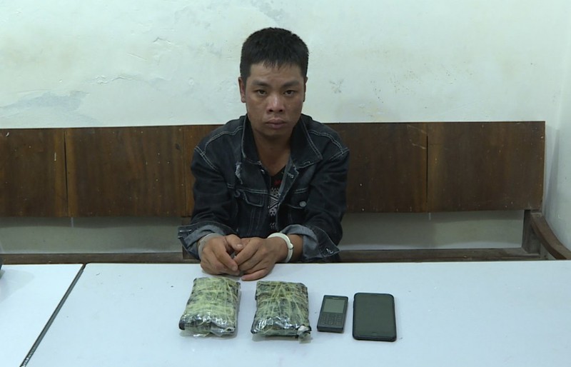 ​van chuyen 2 banh heroin de lay 5 trieu dong hinh 1