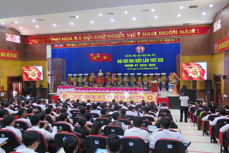 dai hoi dai bieu dang bo huyen ba to thi diem truc tiep bau bi thu hinh 1