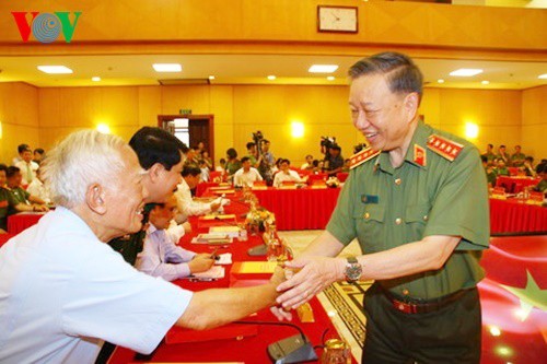 bo truong to lam: "xu ly nghiem cac truong hop can bo cong an vi pham" hinh 2