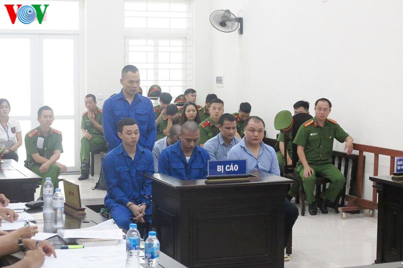danh chet nguoi vi nghi lay trom xe may: gan 100 nam tu cho 6 bi cao  hinh 2