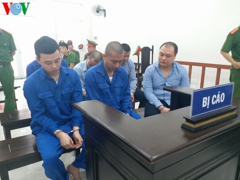 danh chet nguoi vi nghi lay trom xe may: gan 100 nam tu cho 6 bi cao  hinh 1