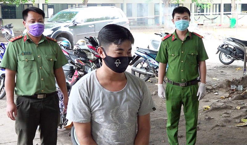 khoi to, bat tam giam hai doi tuong to chuc dua nguoi xuat canh trai phep hinh 1