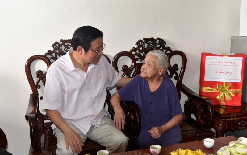 ong phan dinh trac: phai tham tra, xac minh nhan su cap uy cho tot hinh 2
