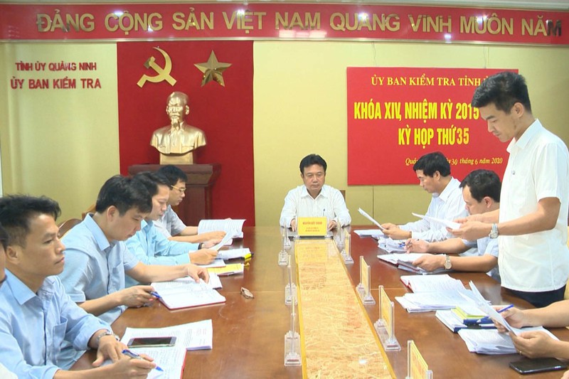 hai pho chu tich thanh pho cam pha bi ky luat hinh 1