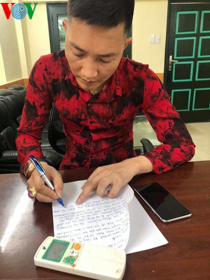huan "hoa hong" bi co quan cong an phat vi xuat ban sach khong phep hinh 1