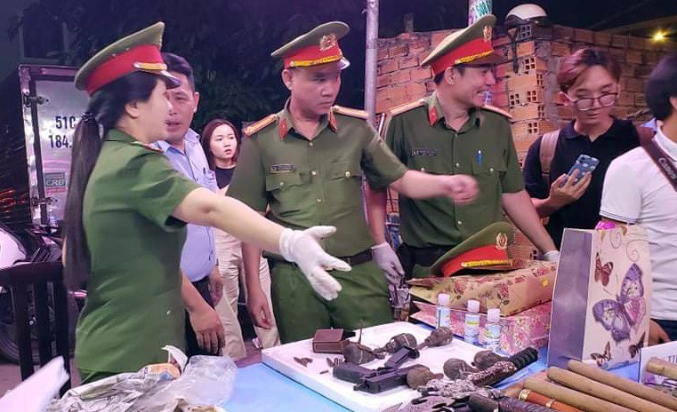 nguoi dan o cho dau moi thu duc giao nop nhieu hung khi cho cong an​ hinh 1