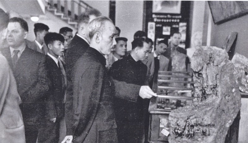 anh tu lieu: bac ho tham tinh sverdlovsk, lien bang nga hinh 7