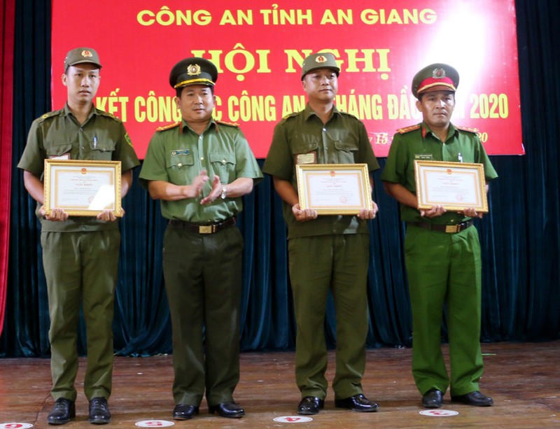 bat them 1 nghi pham vu phong hoa lam 3 nguoi bi thuong o an giang hinh 1