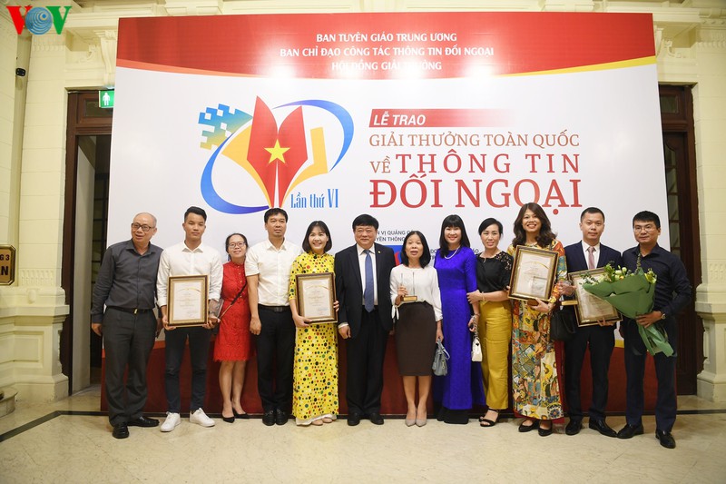 15 tac pham cua vov nhan giai bao chi toan quoc ve thong tin doi ngoai hinh 12