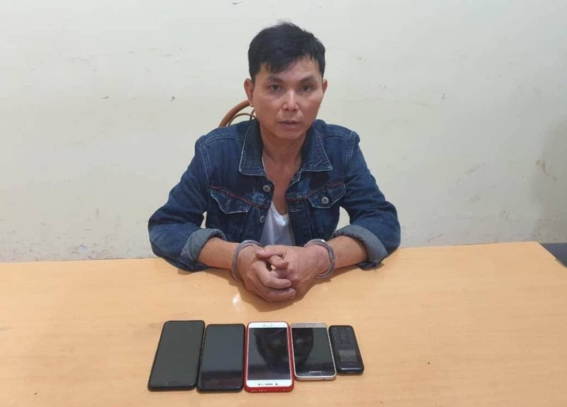 bat 1 doi tuong trom cap nhieu dien thoai cua benh nhan hinh 1