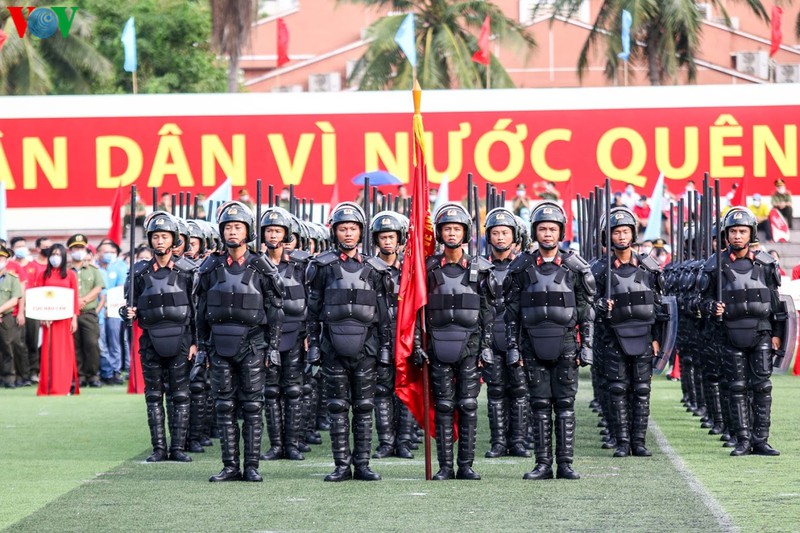 bieu dien ky binh, dien tap chong bao dong trong hoi khoe cong an hinh 1