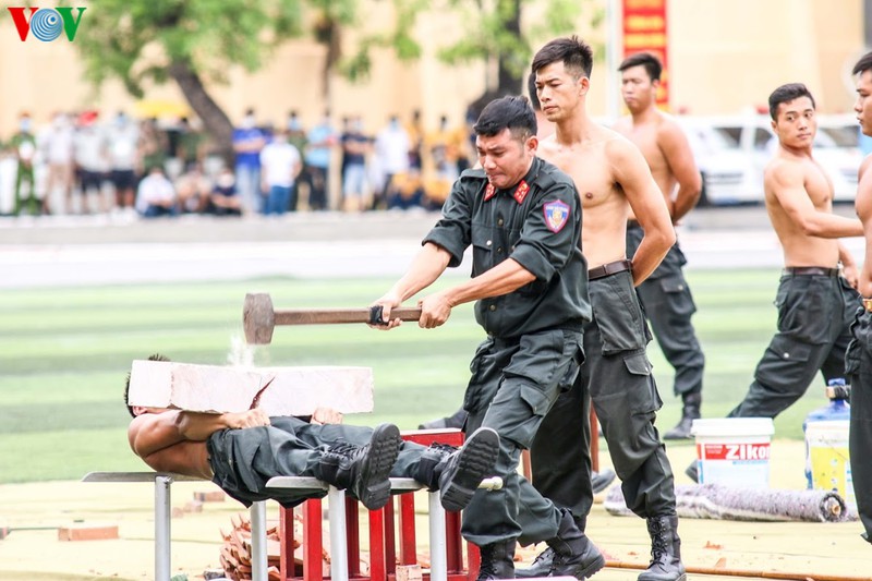 bieu dien ky binh, dien tap chong bao dong trong hoi khoe cong an hinh 9