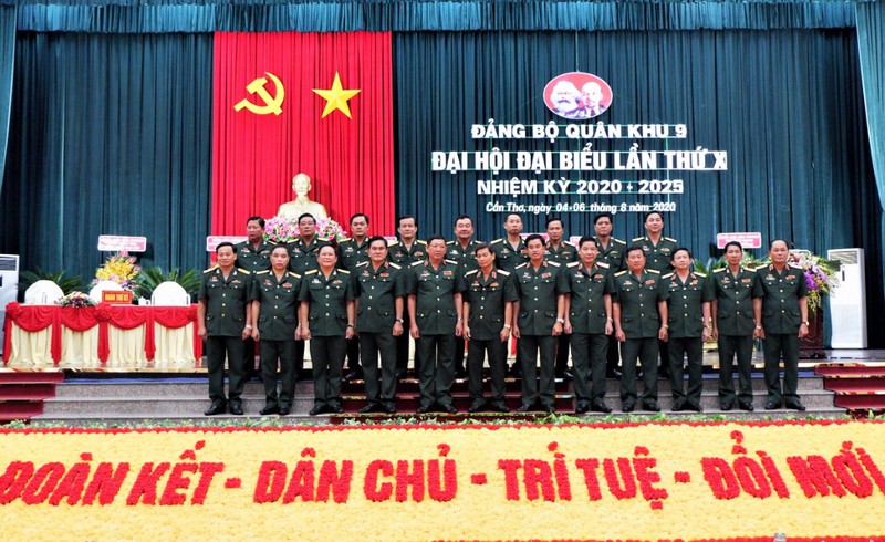 trung tuong huynh chien thang giu chuc bi thu dang uy quan khu 9 hinh 3