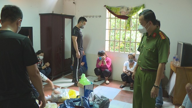 nhom co bac thue nha nghi "sat phat" giua mua dich hinh 1