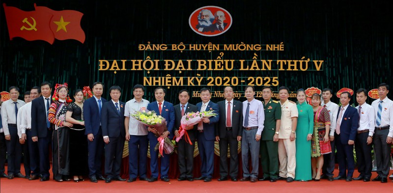 ong nguyen quang hung tai cu chuc bi thu huyen uy muong nhe  hinh 2