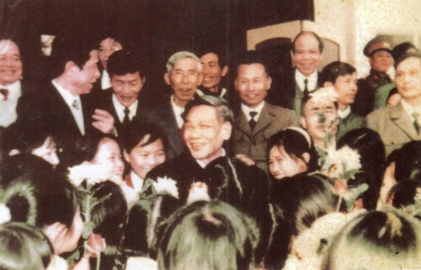 tinh cam cua nguoi dan que nha voi nguyen tong bi thu le kha phieu hinh 2