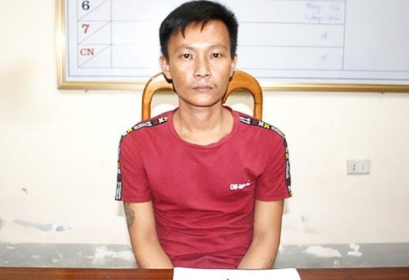 say ruou, nua dem nam thanh nien xach dao vao tru so chem cong an xa hinh 1